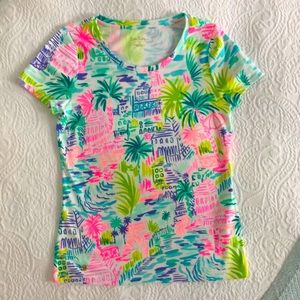 Lily Pulitzer V neck T shirt size small